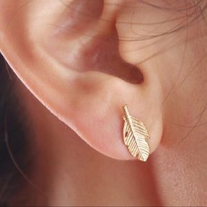 The Chic Petunia Jewelry - New Adorable Dainty Leaf Gold Plated Earrings The Chic Petunia Jewelry - New Adorable Dainty Leaf Gold Plated Earrings
